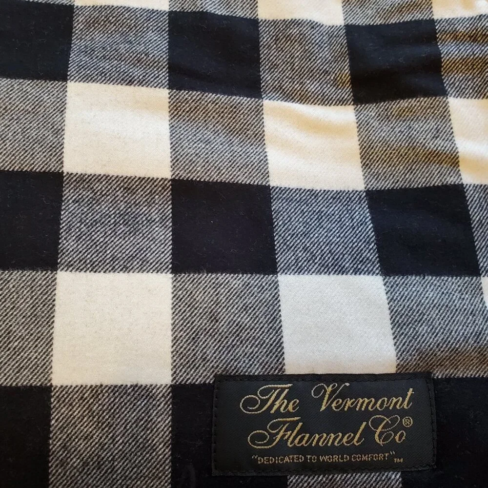 Vermont Flannel Stadium Blanket in Grey Buffalo, new with tags - Picture 5 of 5